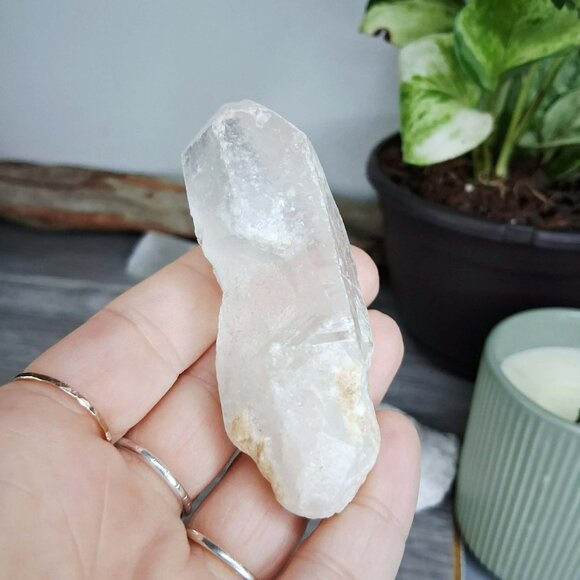 Clear quartz crystal point, imperfect - Picture 1 of 3